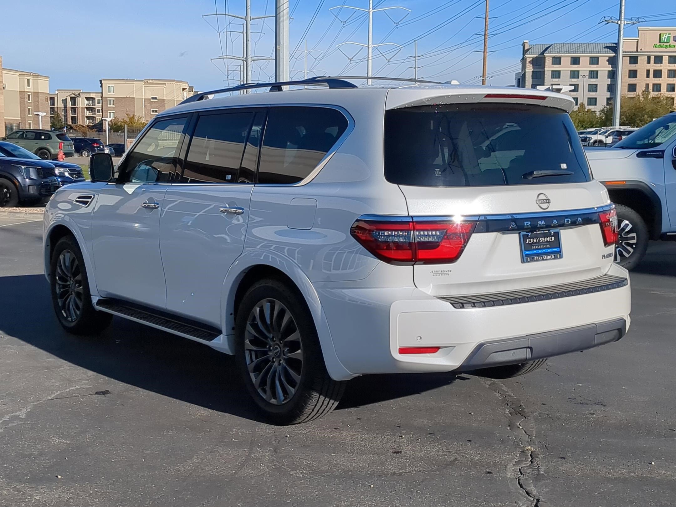 Used 2023 Nissan Armada Platinum w/ Captain's Chairs Package image 4