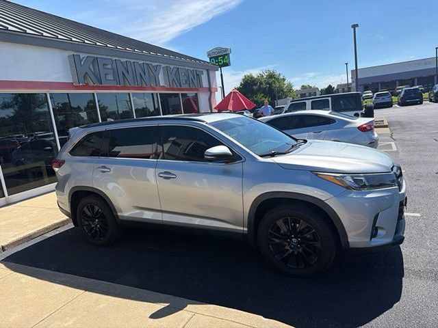 Used 2019 Toyota Highlander SE AWD/4WD image 4