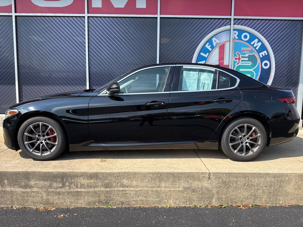 Used 2018 Alfa Romeo Giulia AWD image 11