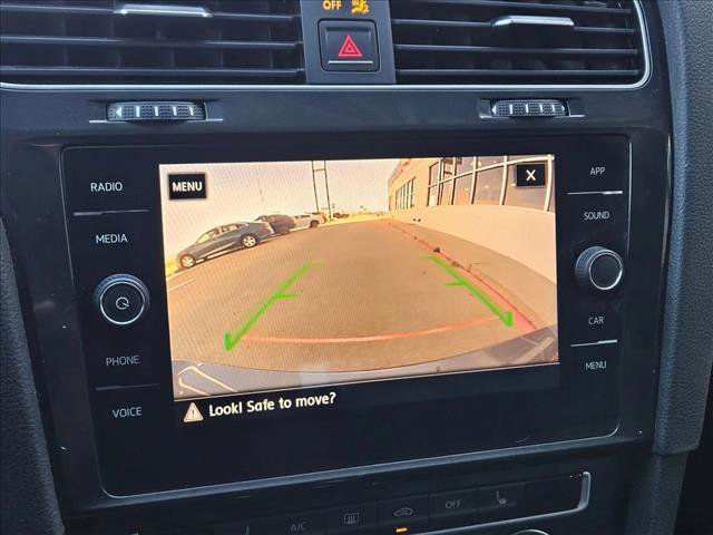 Used 2018 Volkswagen Golf SE image 14