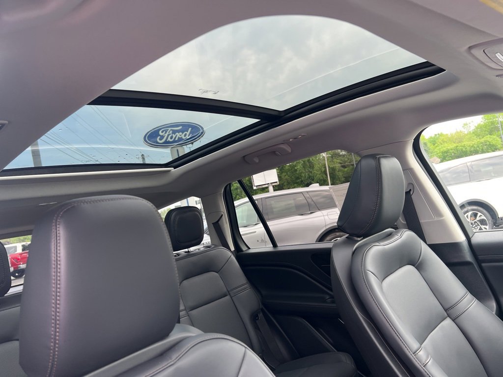 New 2025 Lincoln Aviator AWD w/ Jet Appearance Package image 6