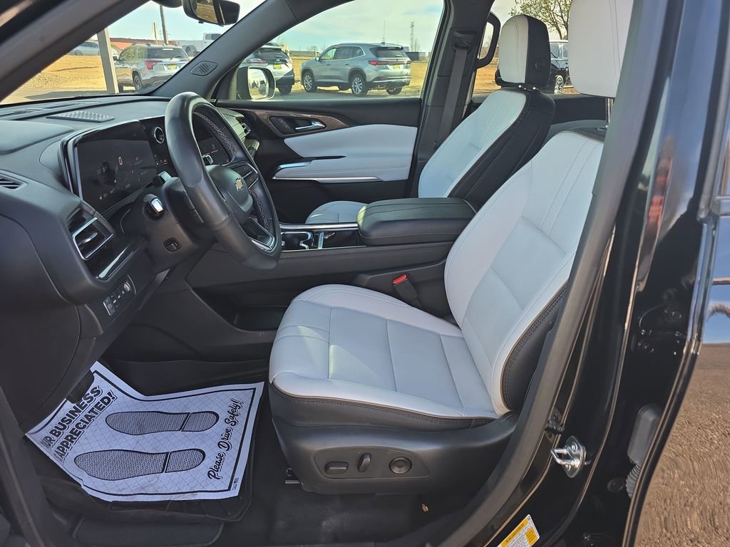 Used 2025 Chevrolet Traverse High Country image 9