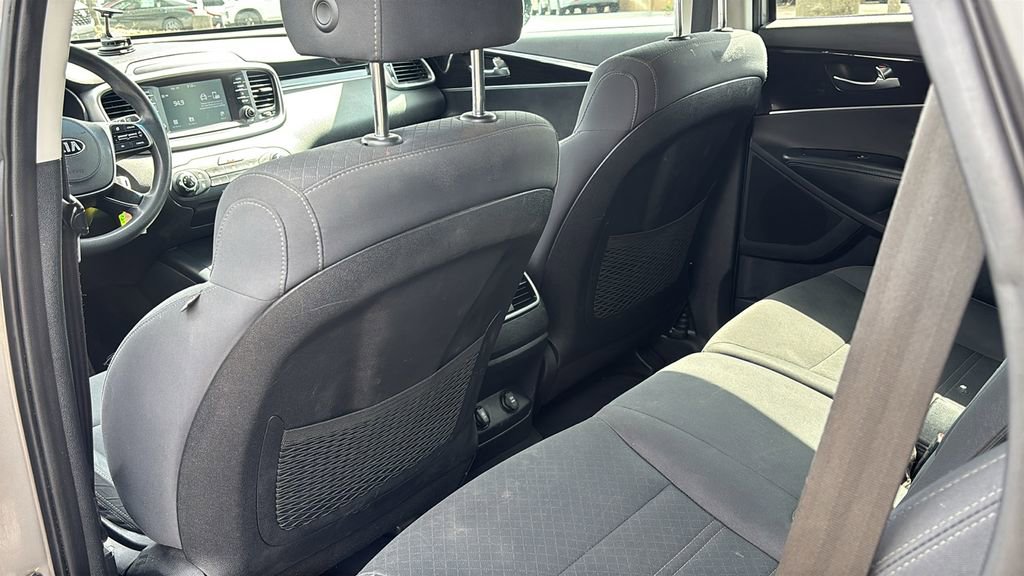 Used 2019 Kia Sorento LX image 32