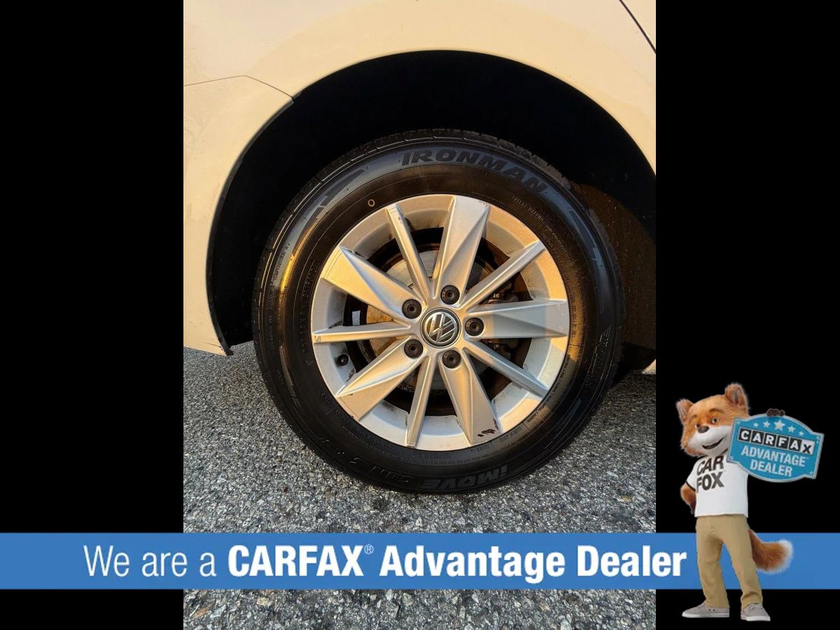 Used 2016 Volkswagen Golf S image 39