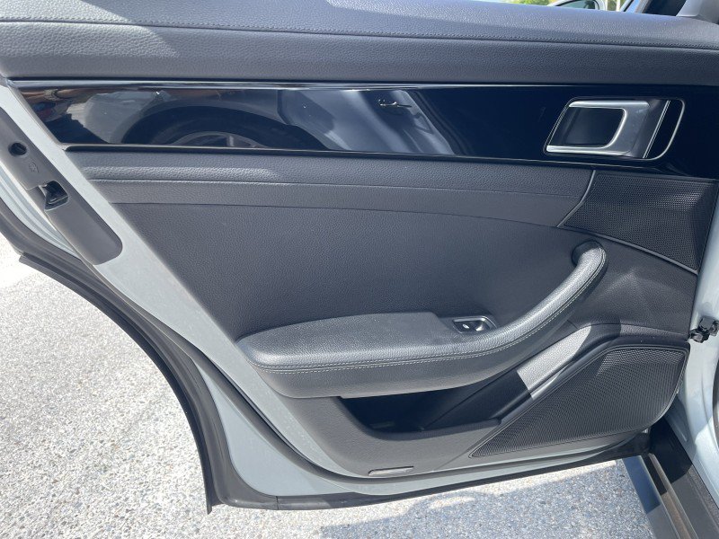 Used 2021 Porsche Panamera RWD image 26