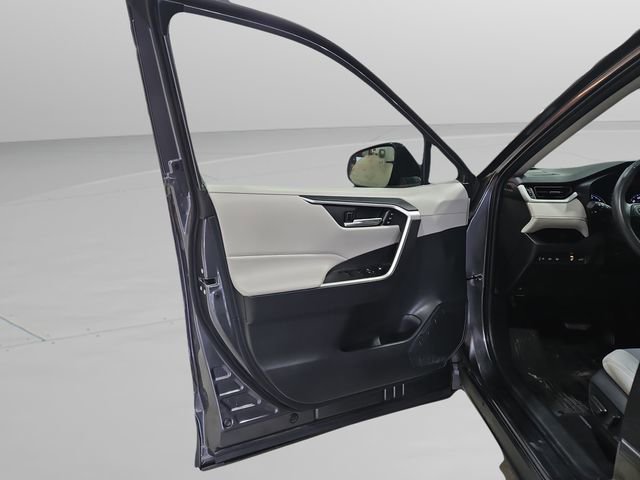 Used 2021 Toyota RAV4 XLE Premium image 27