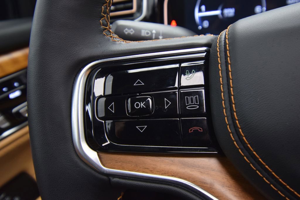 Used 2025 Jeep Grand Wagoneer Series III image 43