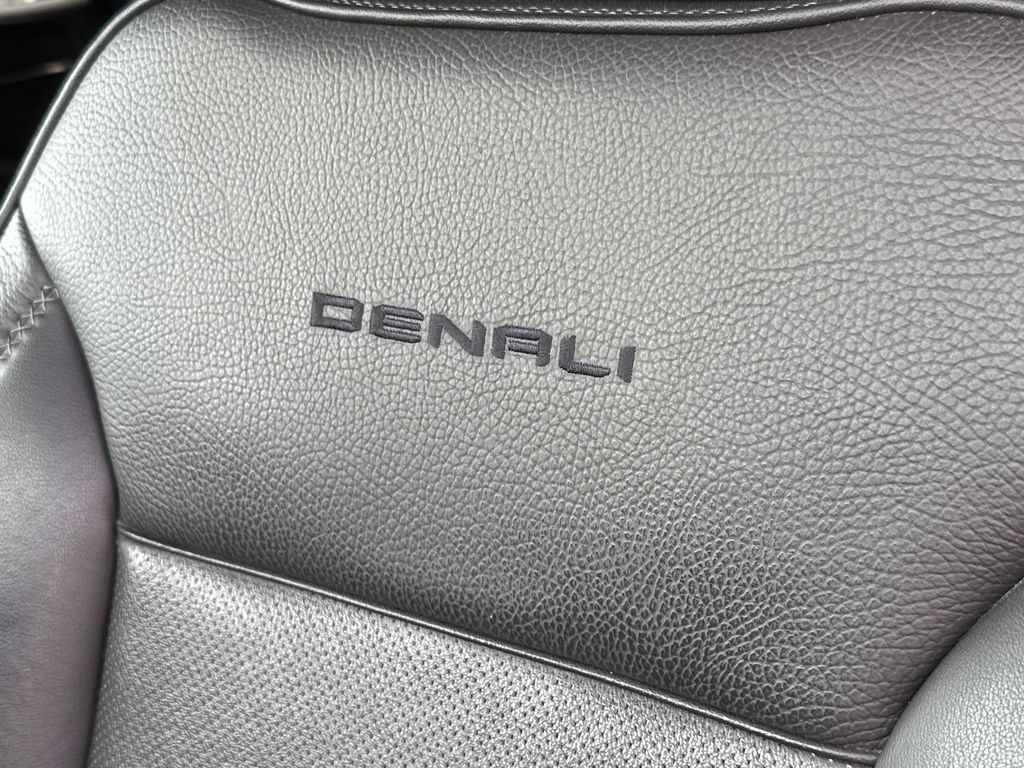 Certified 2021 GMC Yukon Denali w/ Denali Ultimate Package AWD/4WD image 15