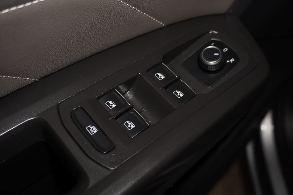 Used 2023 Volkswagen Atlas Cross Sport SEL image 23