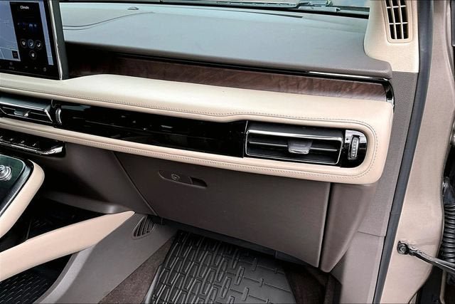 Used 2021 Lincoln Nautilus Reserve AWD/4WD image 16