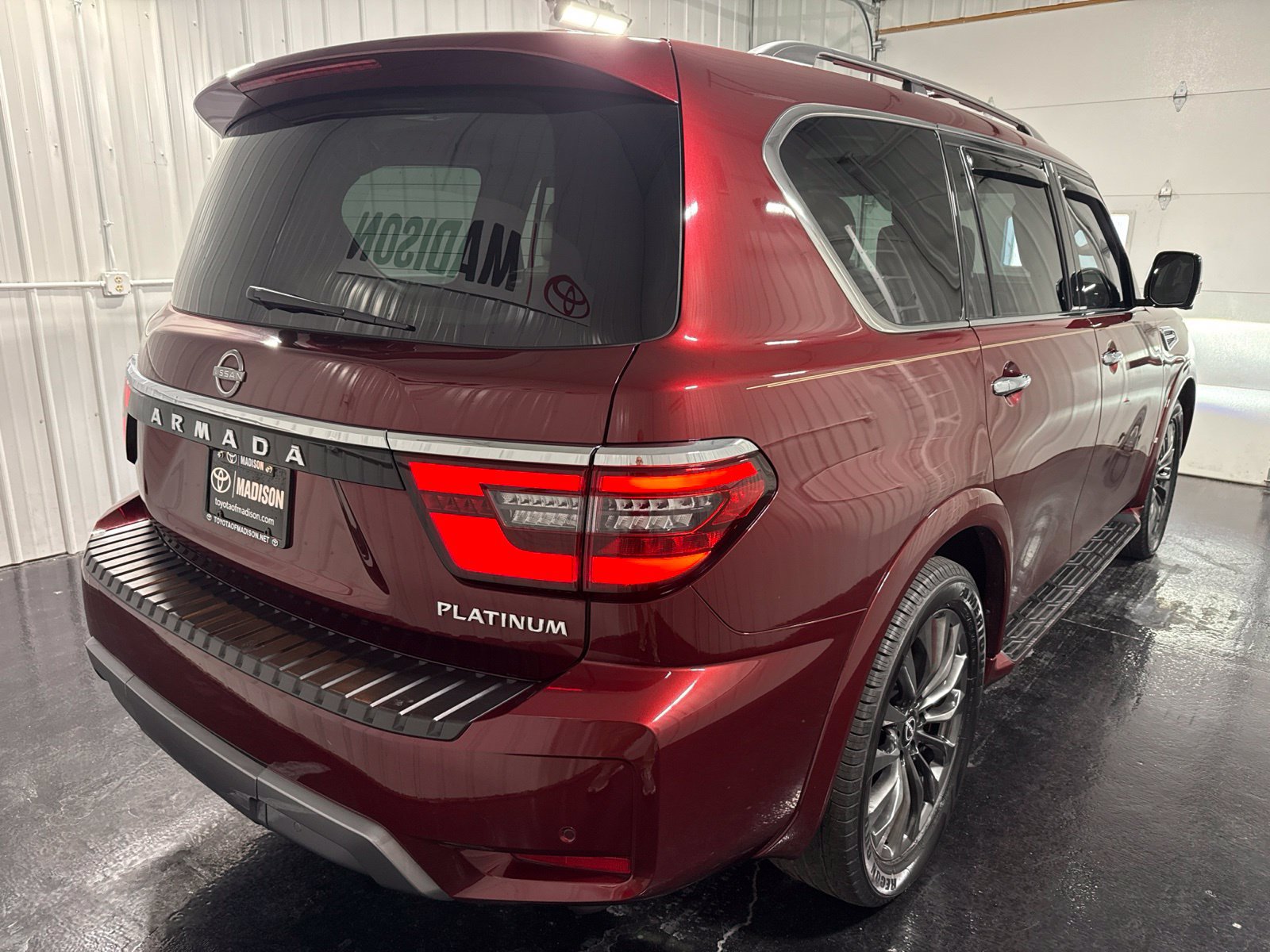 Used 2023 Nissan Armada Platinum w/ Captain's Chairs Package AWD/4WD image 4