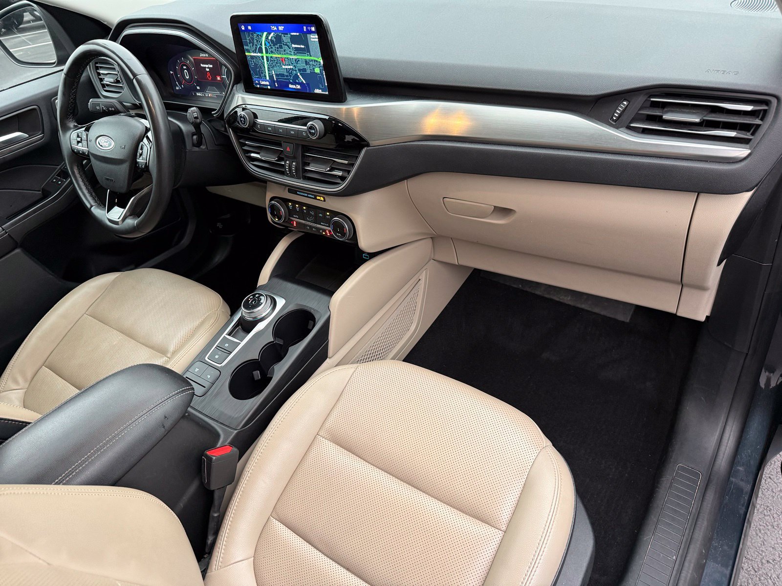 Used 2022 Ford Escape Titanium FWD image 16
