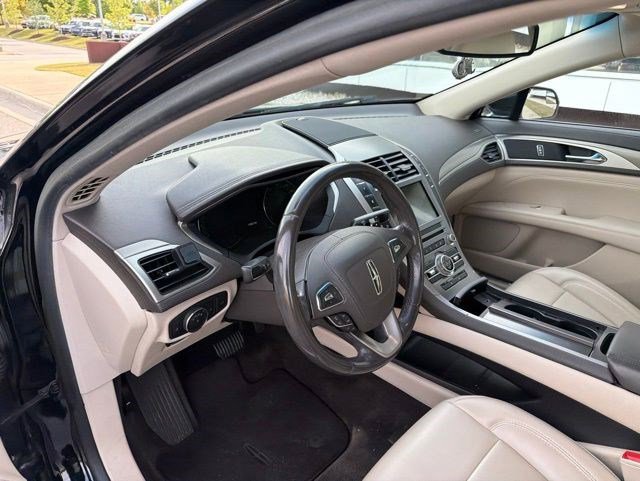 Used 2018 Lincoln MKZ Premiere FWD image 12