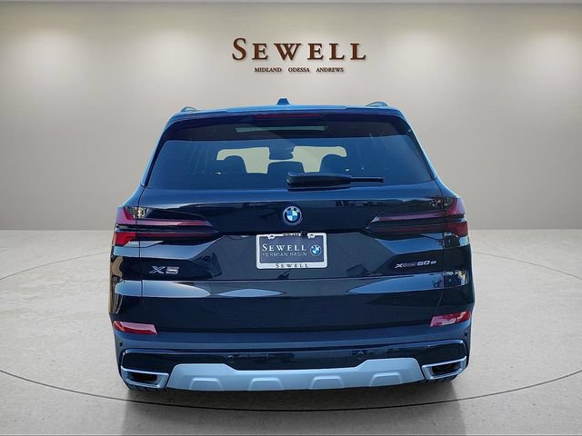 Certified 2025 BMW X5 xDrive50e w/ Premium Package AWD/4WD image 4