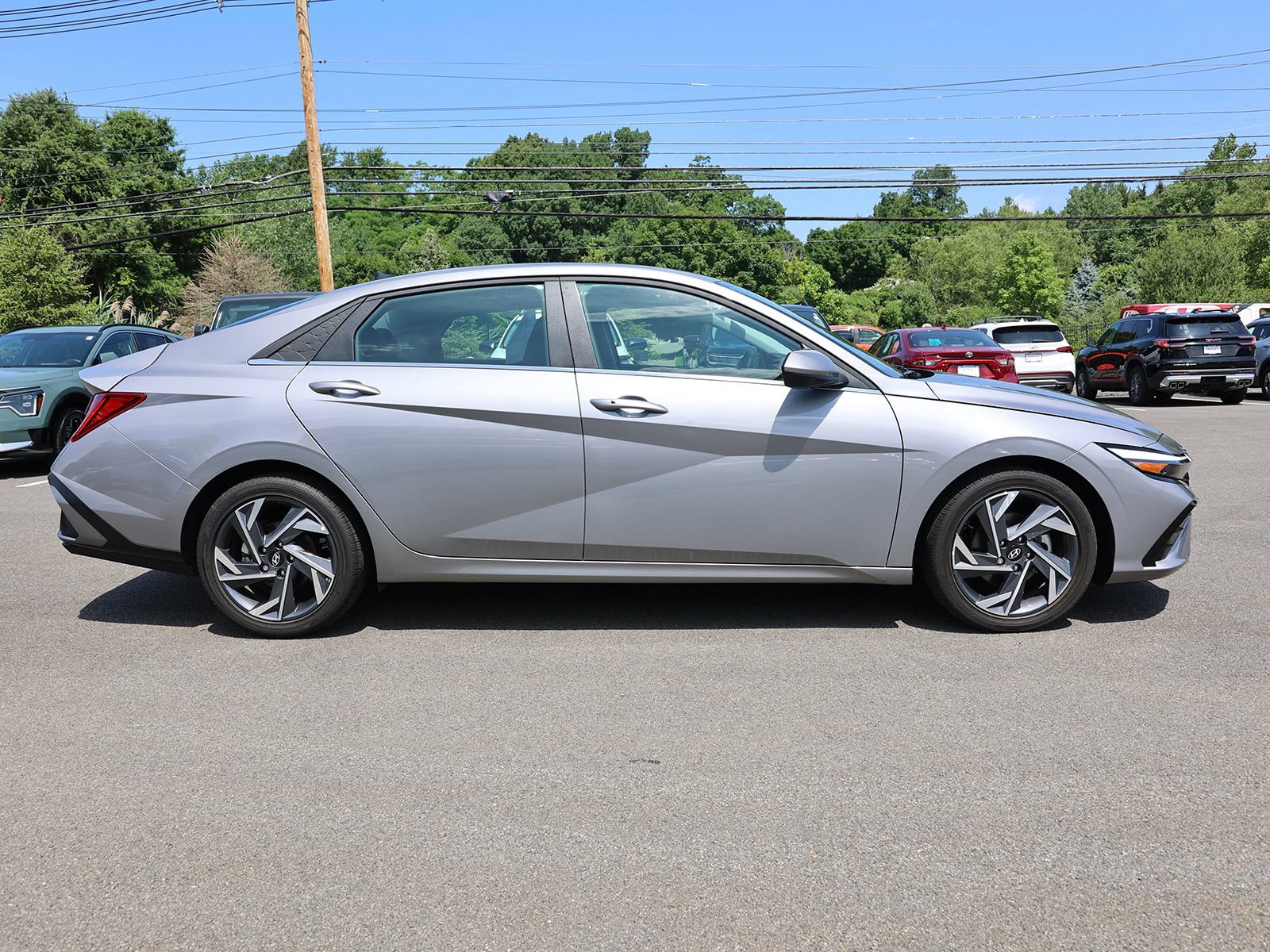 Certified 2025 Hyundai Elantra SEL FWD image 8