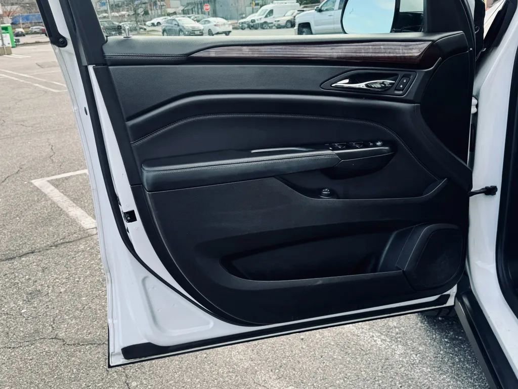 Used 2015 Cadillac SRX Premium image 7