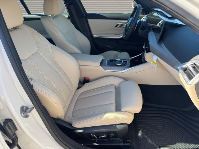 Used 2025 BMW 330i xDrive Sedan w/ Premium Package AWD/4WD image 16