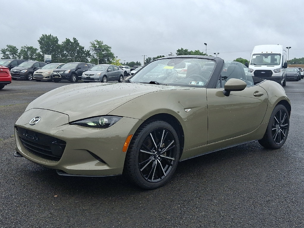 Used 2024 MAZDA MX-5 Miata Grand Touring w/ Weather Package RWD image 3