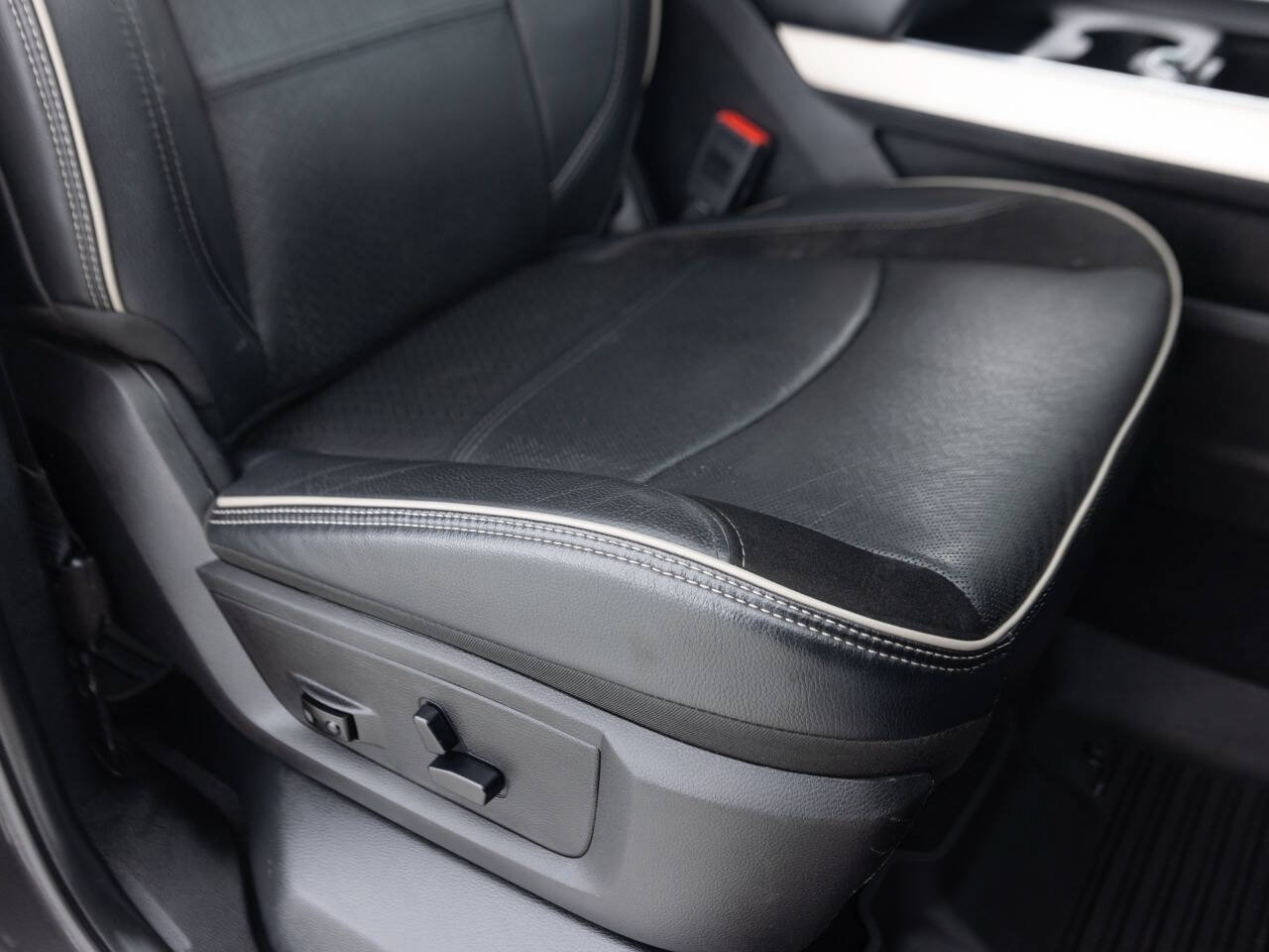 Used 2019 RAM 2500 Laramie w/ Night Edition AWD/4WD image 32