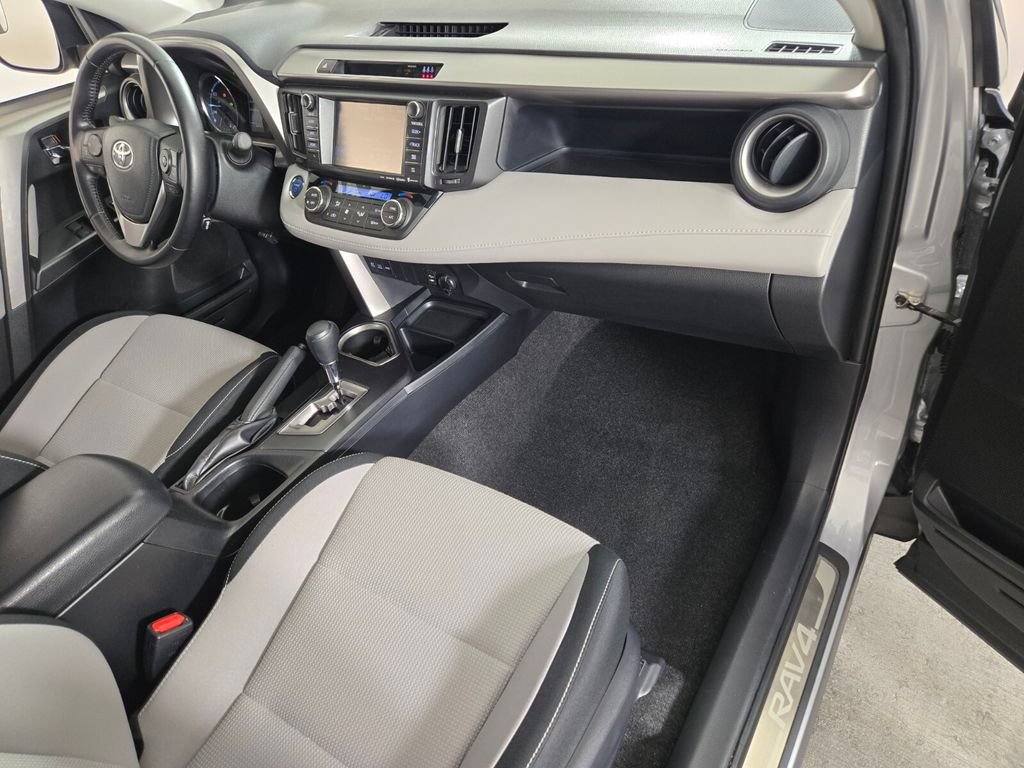 Used 2017 Toyota RAV4 XLE w/ Carpet Mat Package AWD/4WD image 22