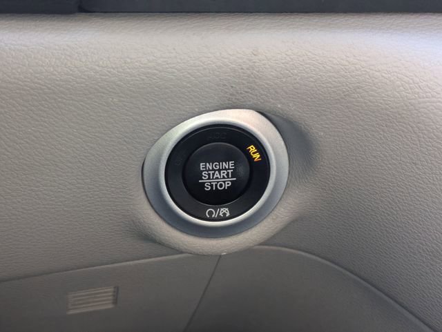 Used 2024 Chrysler Pacifica Touring-L image 32