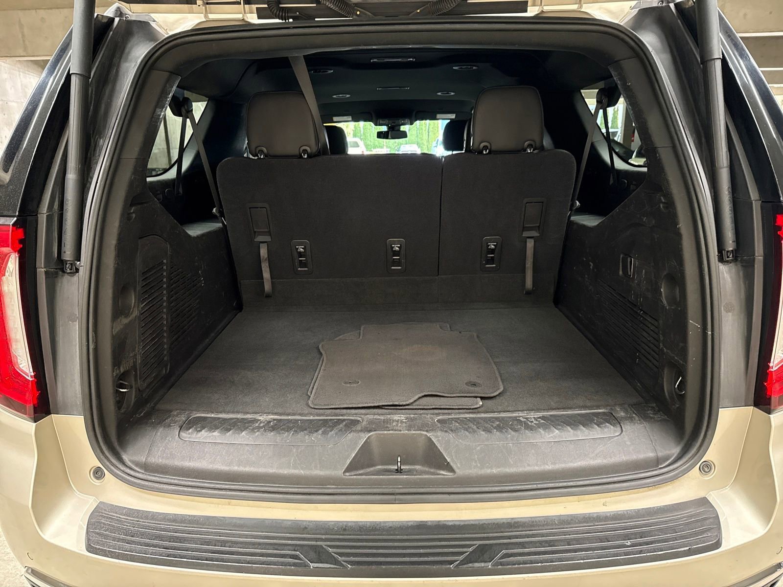 Used 2021 GMC Yukon XL SLT image 8