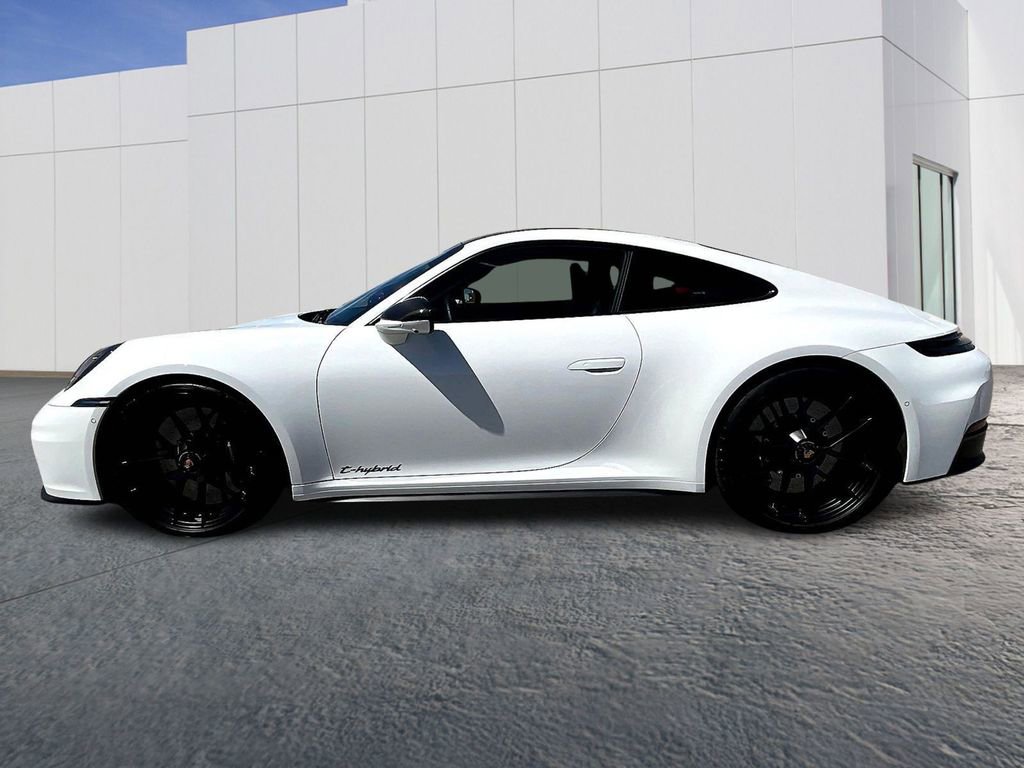 Used 2025 Porsche 911 Carrera GTS RWD image 2