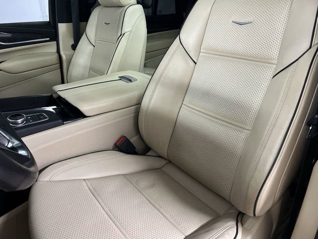 Used 2021 Cadillac Escalade Premium Luxury w/ Performance Package AWD/4WD image 20