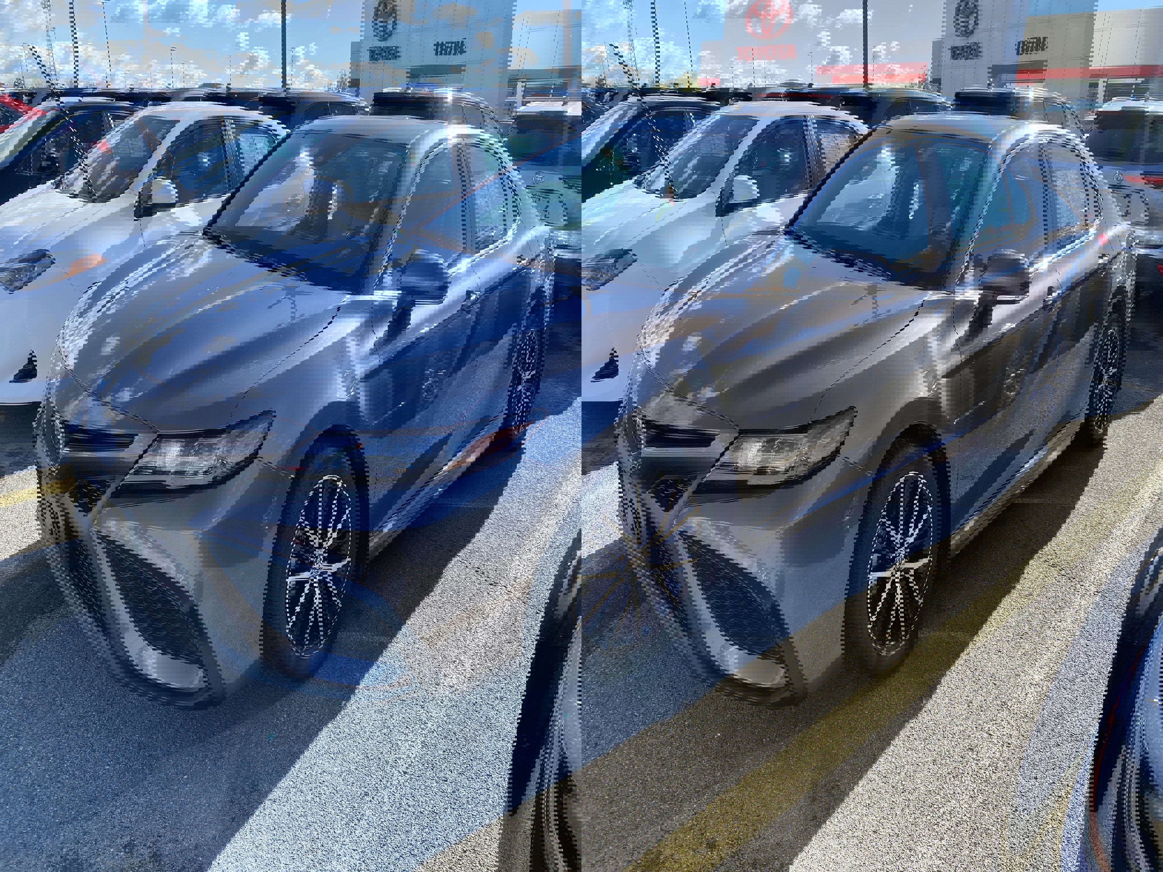 Used 2024 Toyota Camry SE image 4