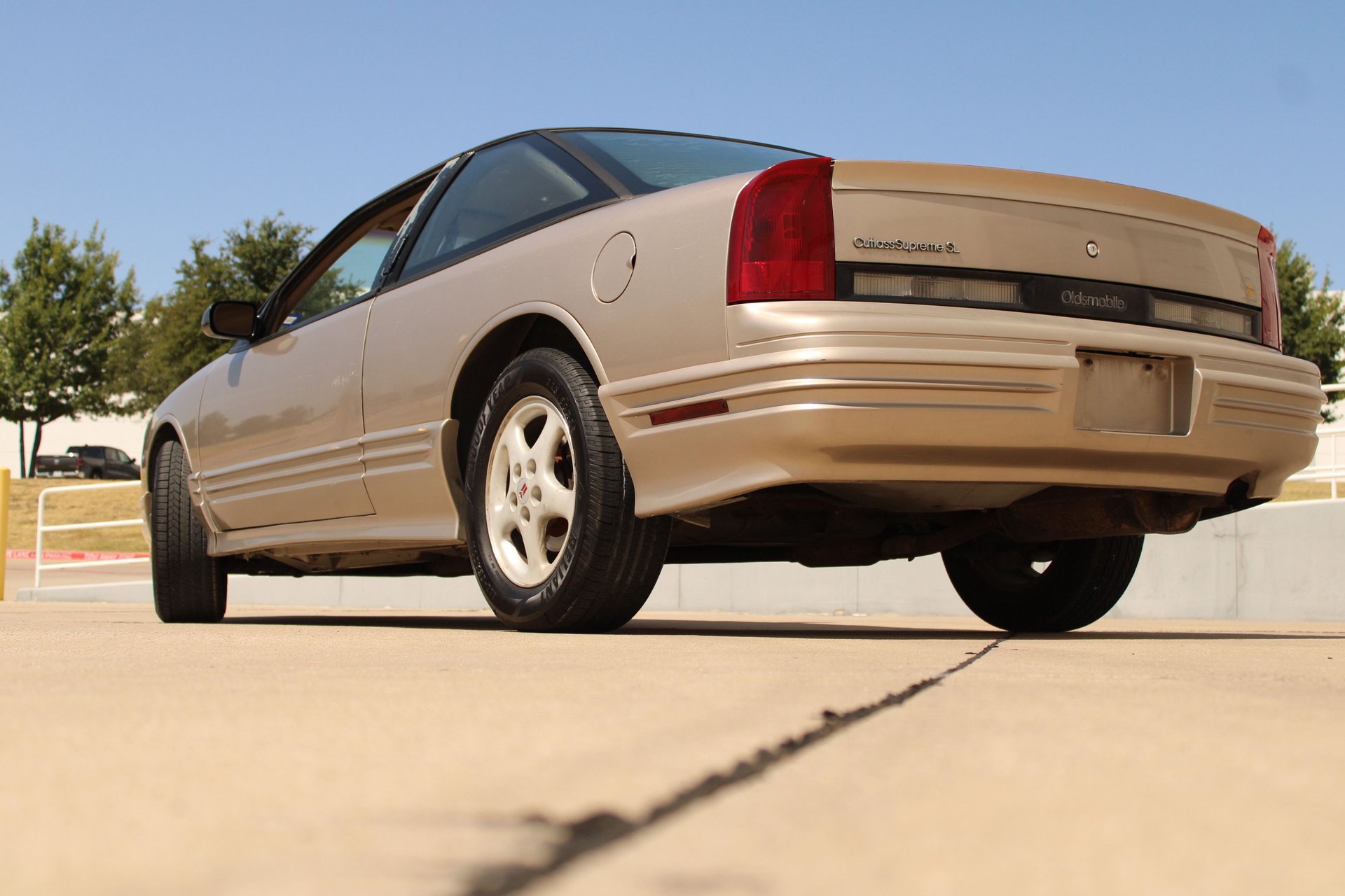 Used 1997 Oldsmobile Cutlass Supreme SL FWD image 10