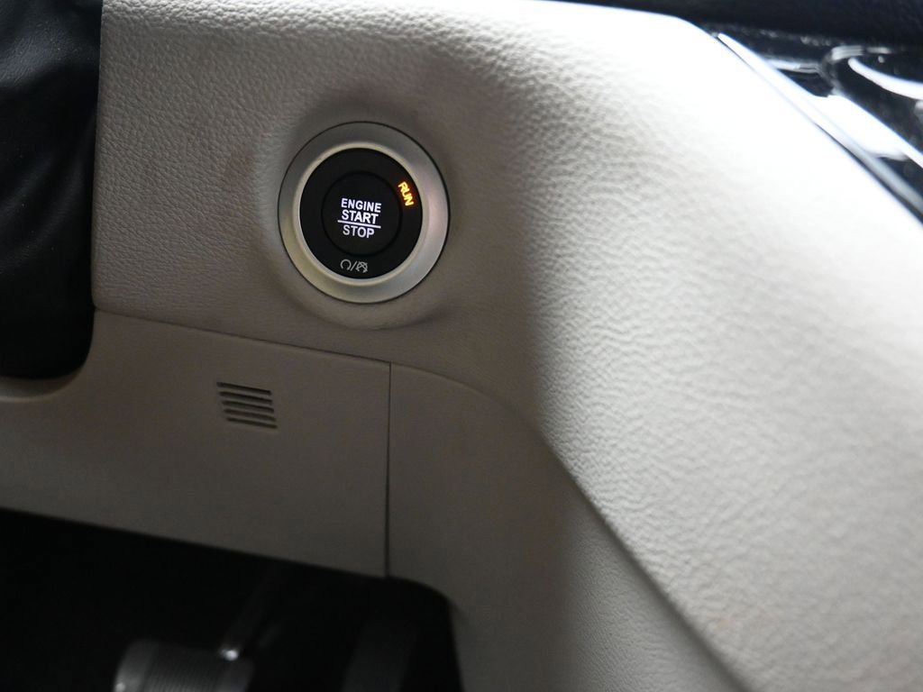 Used 2024 Chrysler Pacifica Select FWD image 14