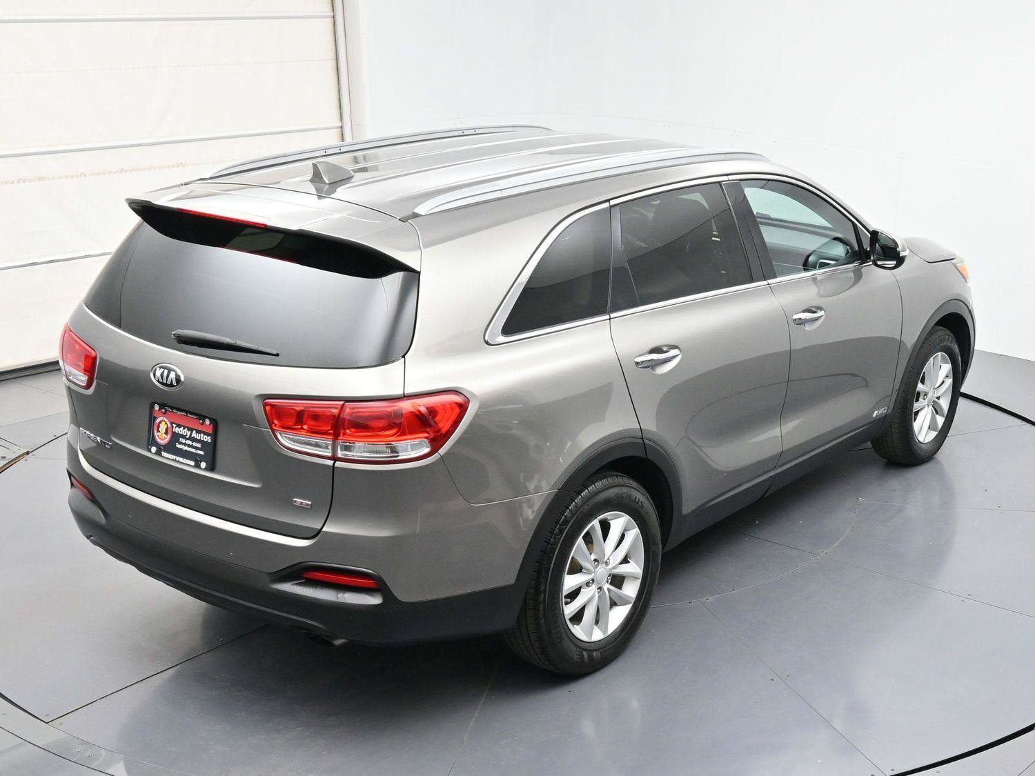 Used 2017 Kia Sorento AWD w/ LX Convenience Package image 34