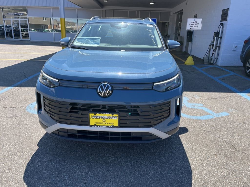 New 2026 Volkswagen Tiguan SE image 2