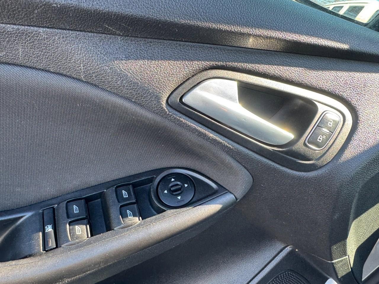 Used 2017 Ford Focus SEL image 16