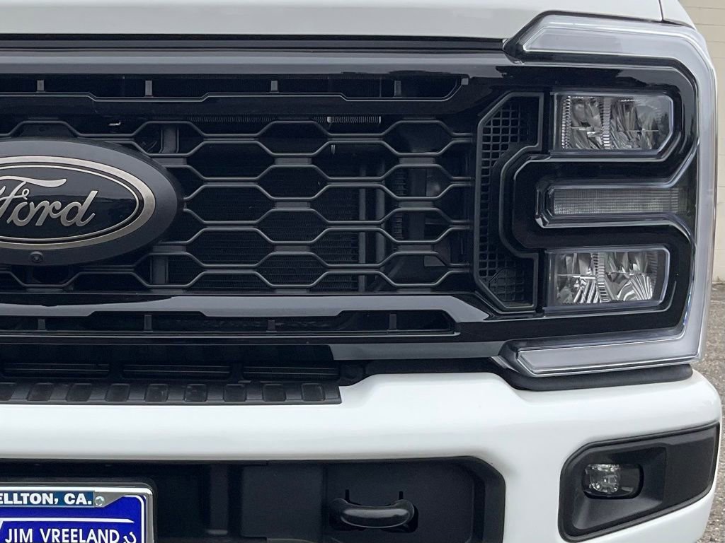 Certified 2025 Ford F350 Lariat w/ Black Appearance Package image 92
