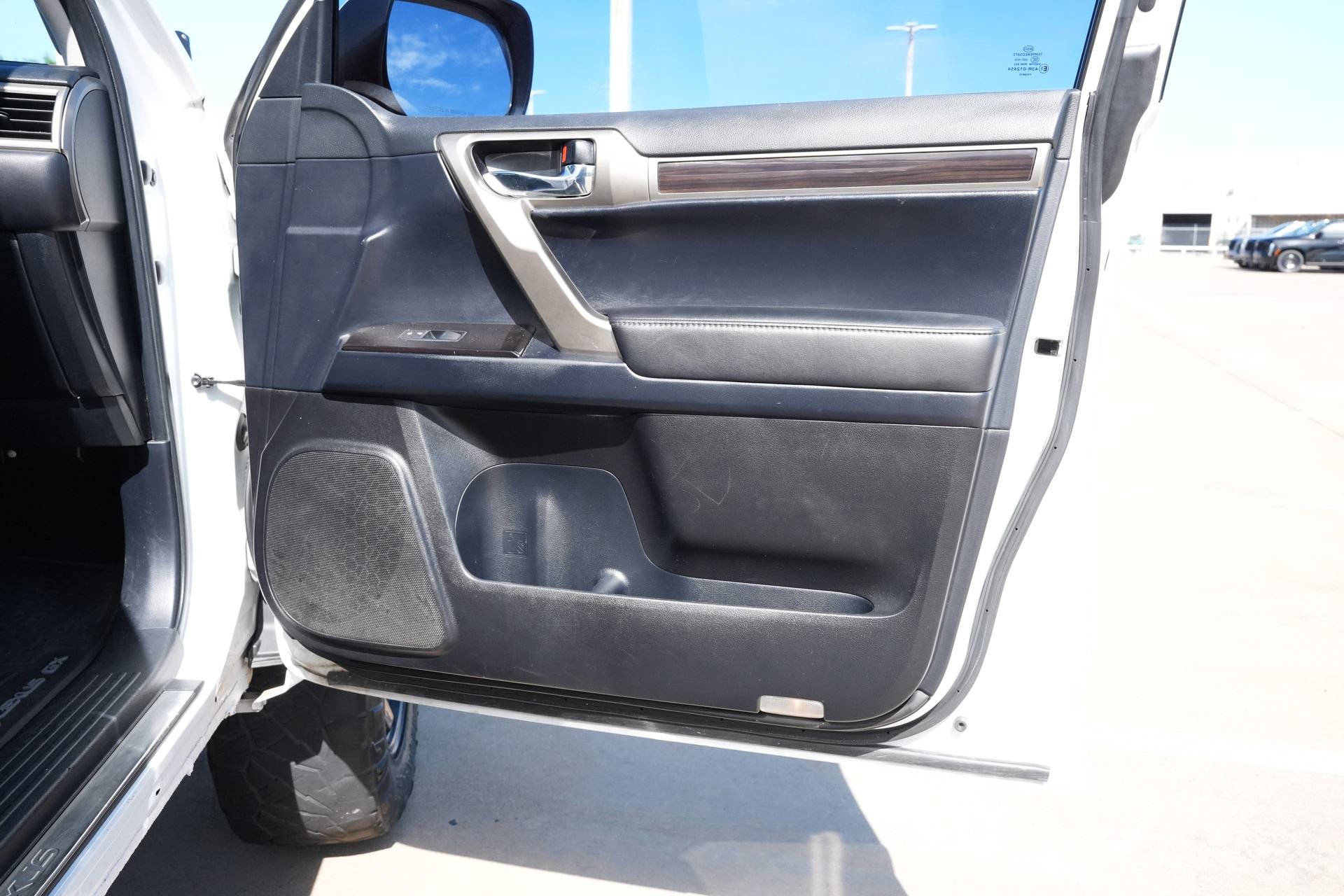 Used 2014 Lexus GX 460 image 28