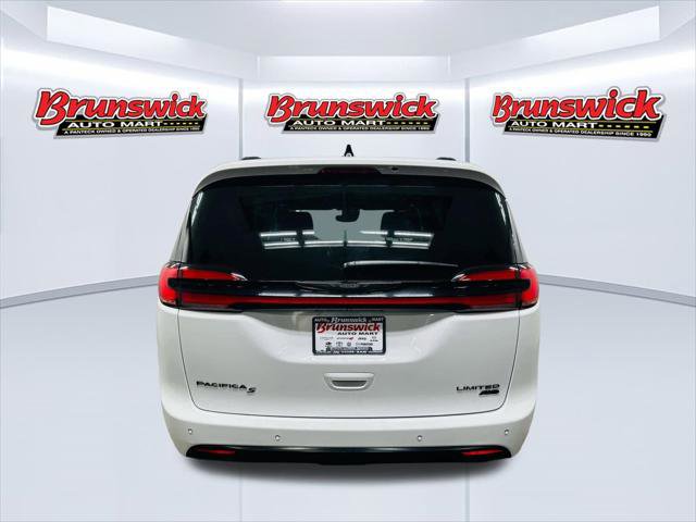 Certified 2023 Chrysler Pacifica Limited w/ S Appearance Package AWD/4WD image 5