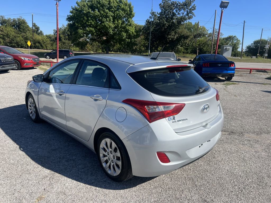 Used 2017 Hyundai Elantra GT FWD image 7