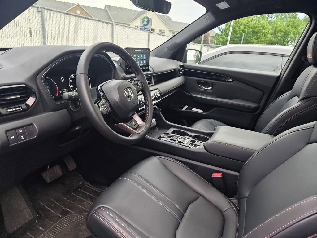 Used 2025 Honda Pilot TrailSport image 8