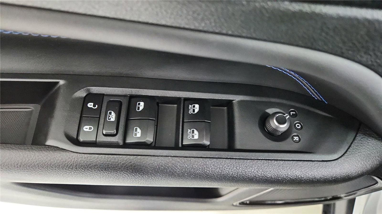 Used 2025 Jeep Compass Latitude w/ Convenience Group image 16