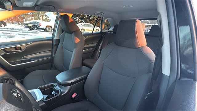 Used 2021 Toyota RAV4 LE image 25