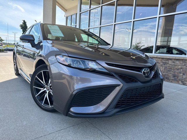 Used 2024 Toyota Camry SE FWD image 2