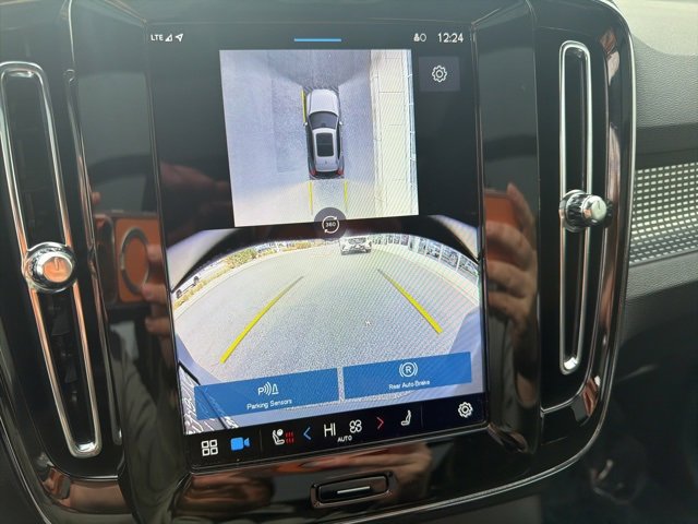 Certified 2025 Volvo XC40 B5 Plus image 22