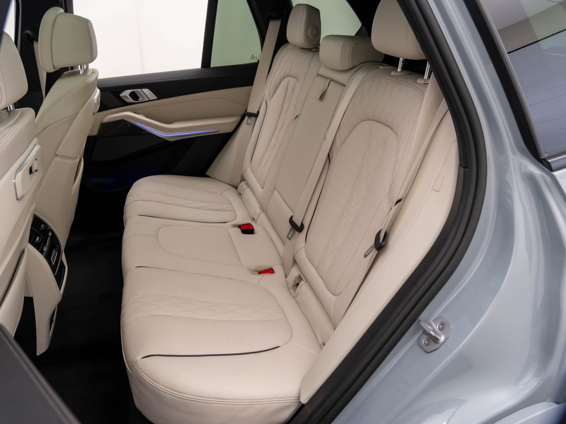 Certified 2025 BMW X5 M60i w/ Climate Comfort Package image 20