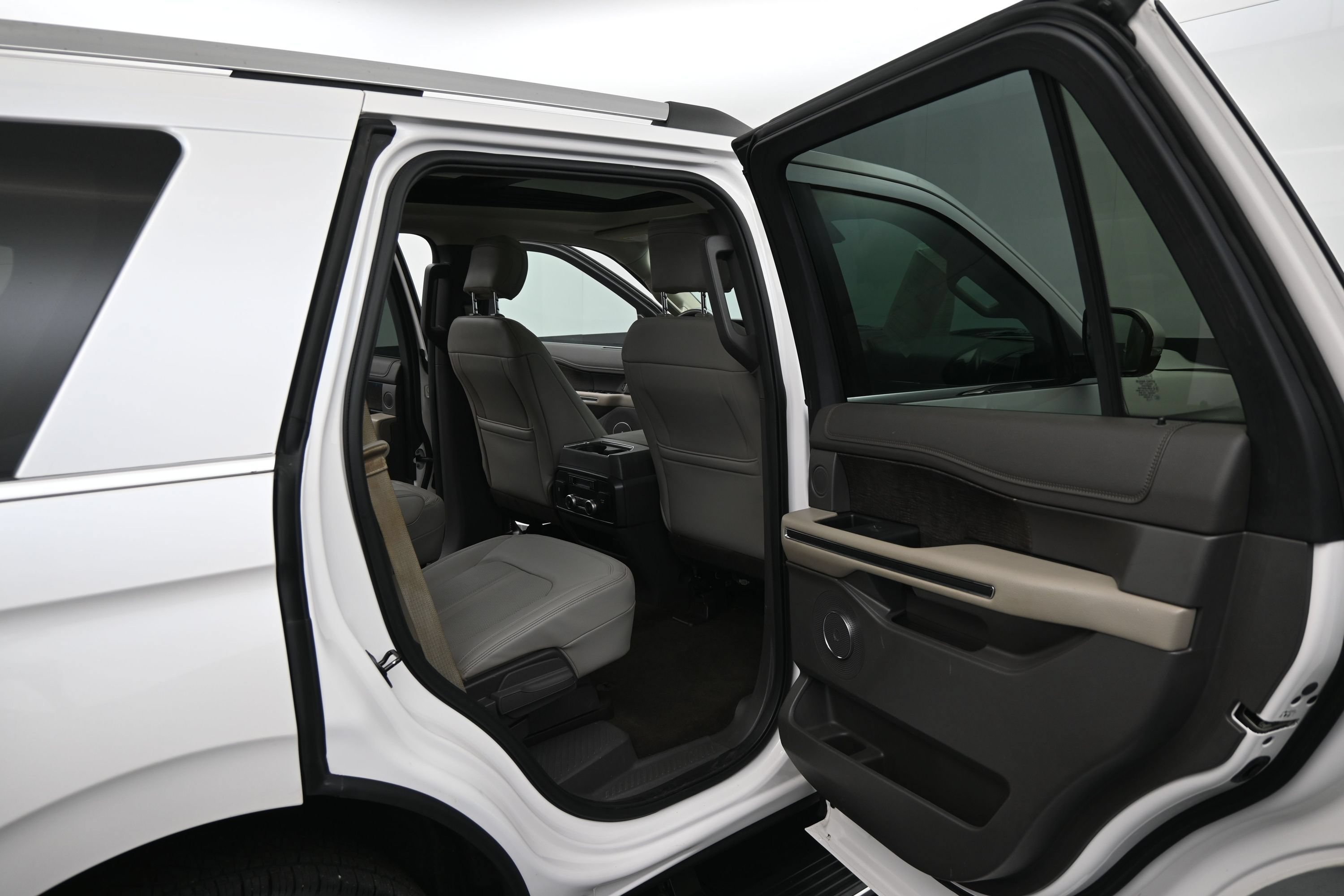 Used 2019 Ford Expedition Limited w/ Equipment Group 301A RWD image 21