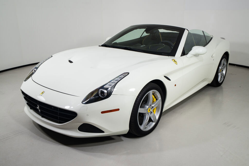 Used 2017 Ferrari California T RWD image 14