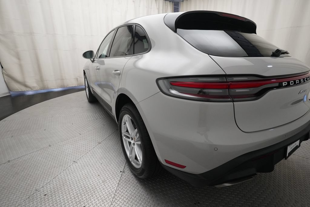 Certified 2023 Porsche Macan AWD/4WD image 7
