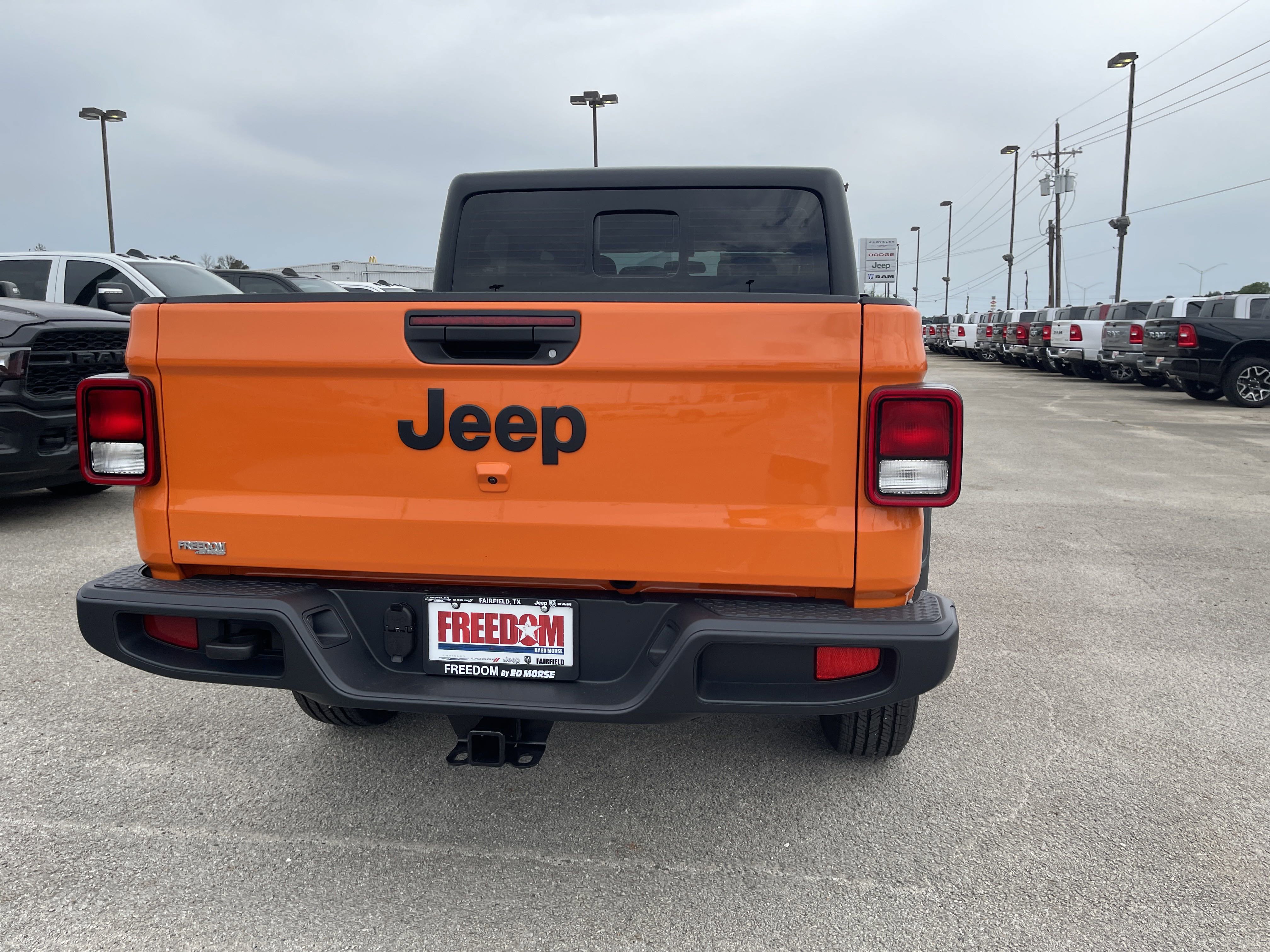 New 2025 Jeep Gladiator Sport image 5