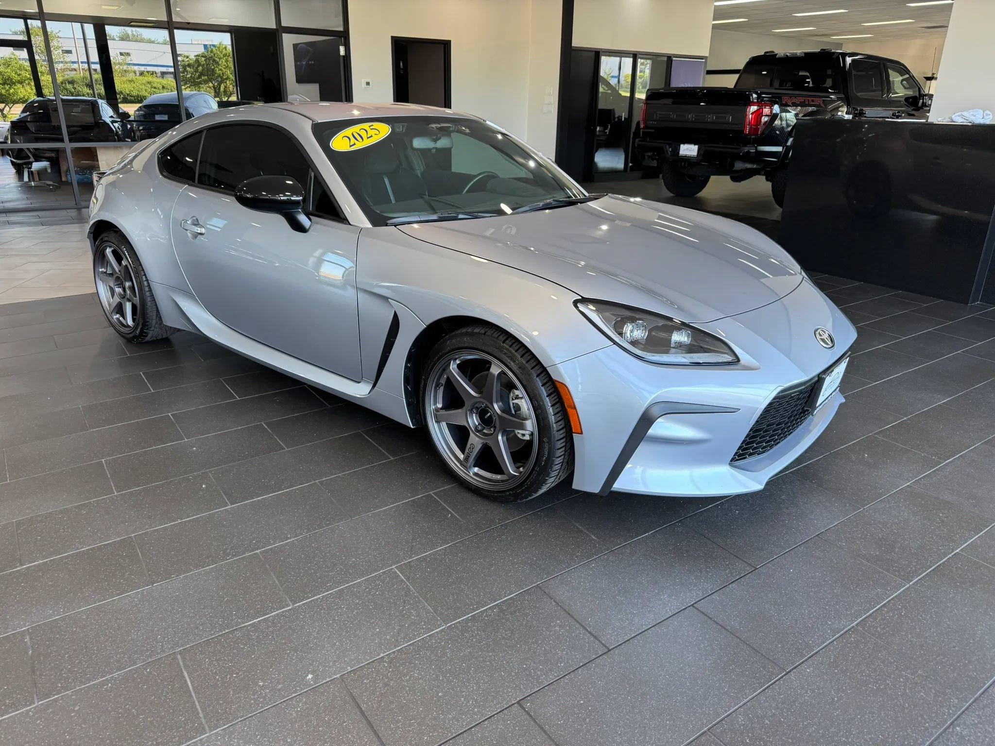 Used 2025 Toyota GR86 Premium w/ ALL Weather Mat Package (TMS) RWD image 2