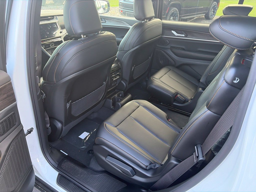New 2026 Jeep Grand Cherokee L Limited AWD/4WD image 17